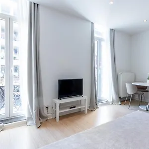 Bright, Spacious & Perfectly Located In The Heart Of Appartement